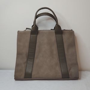 Universal Thread Co. hand bag. Size 13.5 X 10"